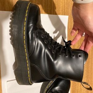 dr martens jadon platform boots, in good condition, US7